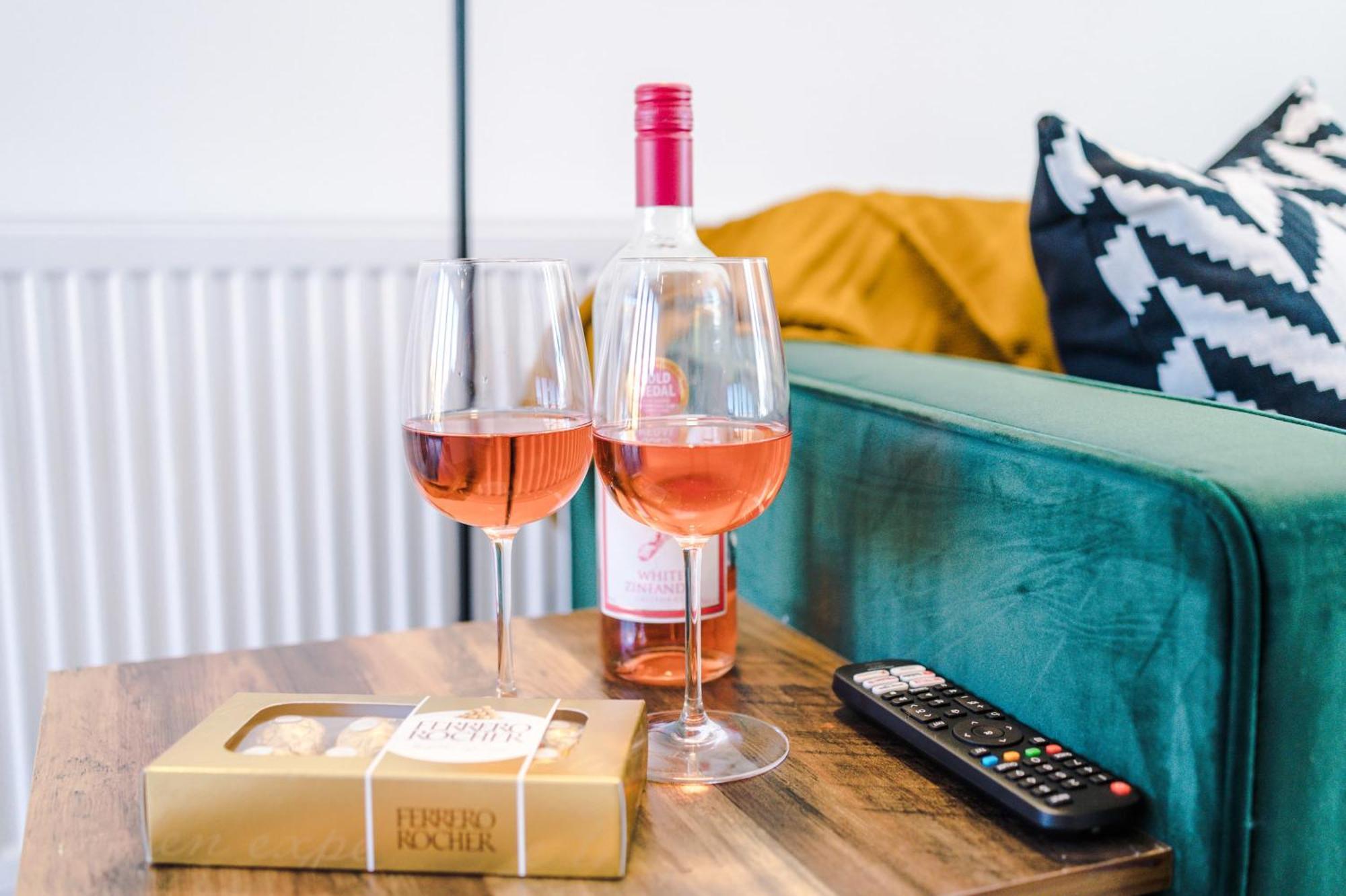 Villa Rest&Recharge At Waterway House Manchester Esterno foto