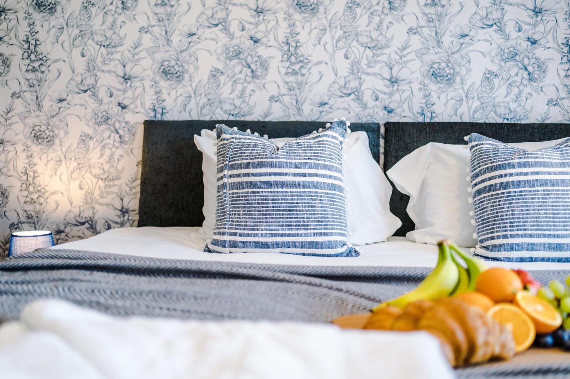 Villa Rest&Recharge At Waterway House Manchester Esterno foto