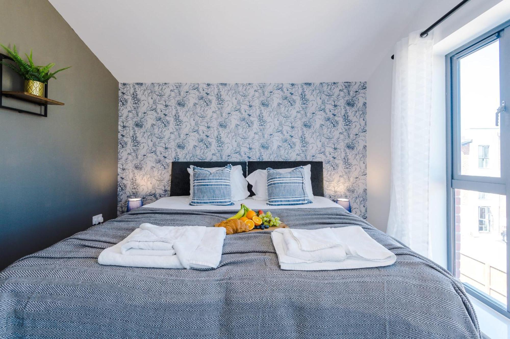 Villa Rest&Recharge At Waterway House Manchester Esterno foto