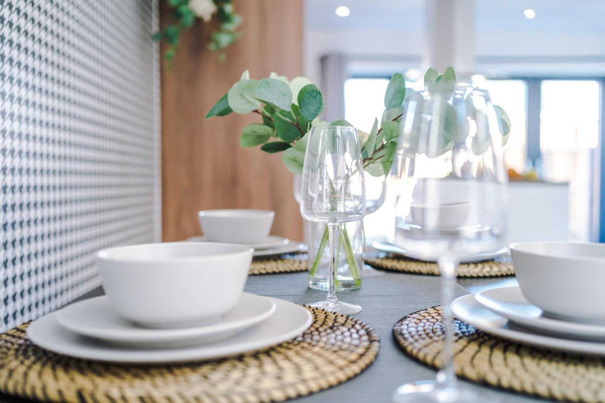 Villa Rest&Recharge At Waterway House Manchester Esterno foto