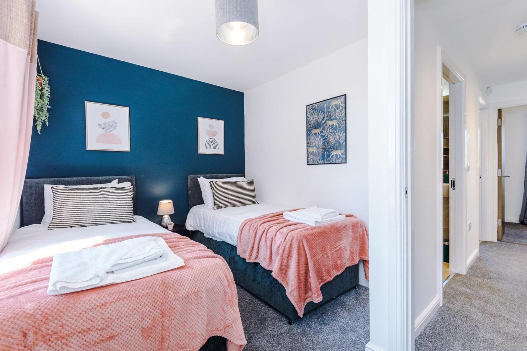 Villa Rest&Recharge At Waterway House Manchester Esterno foto