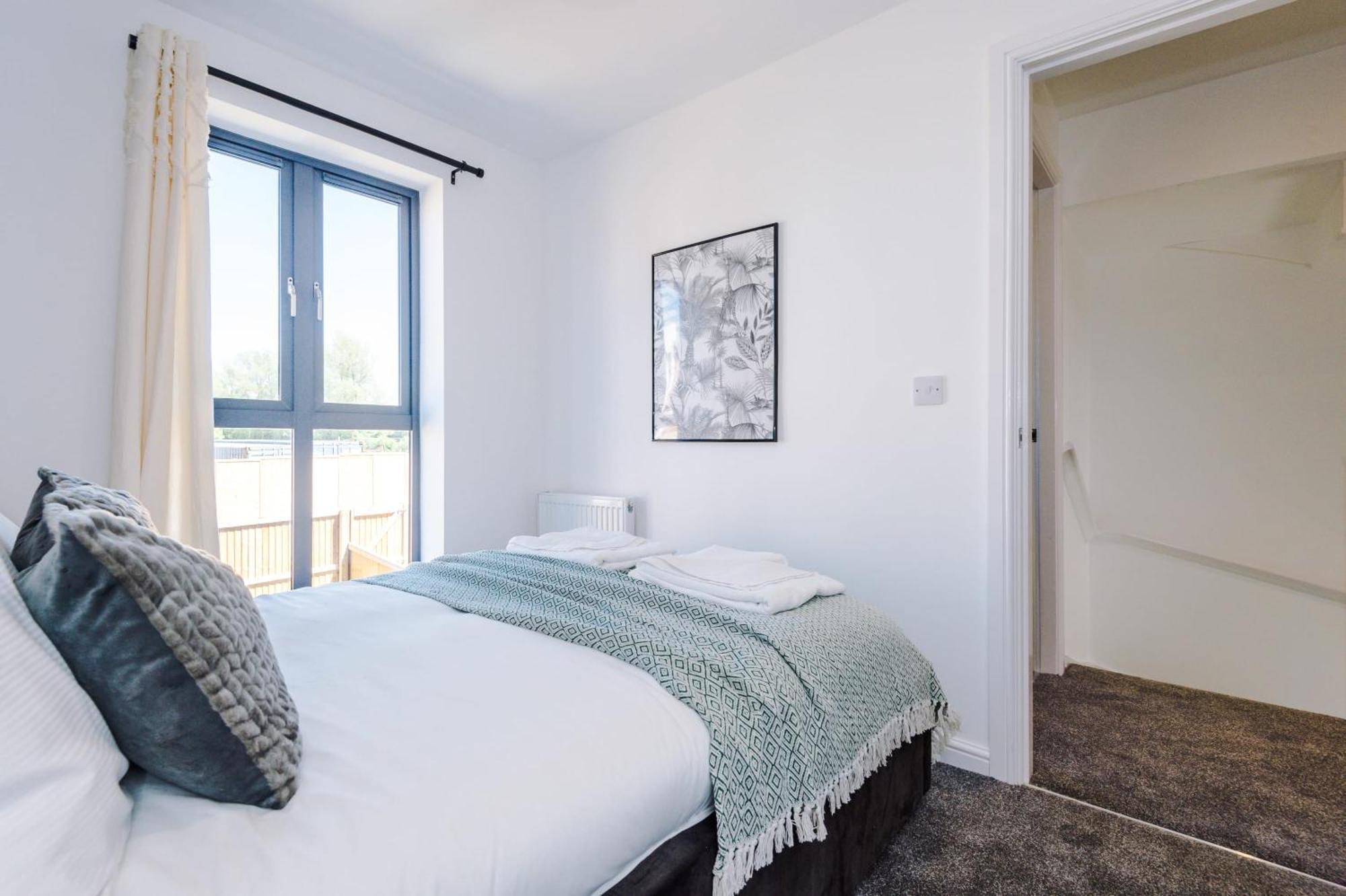 Villa Rest&Recharge At Waterway House Manchester Esterno foto