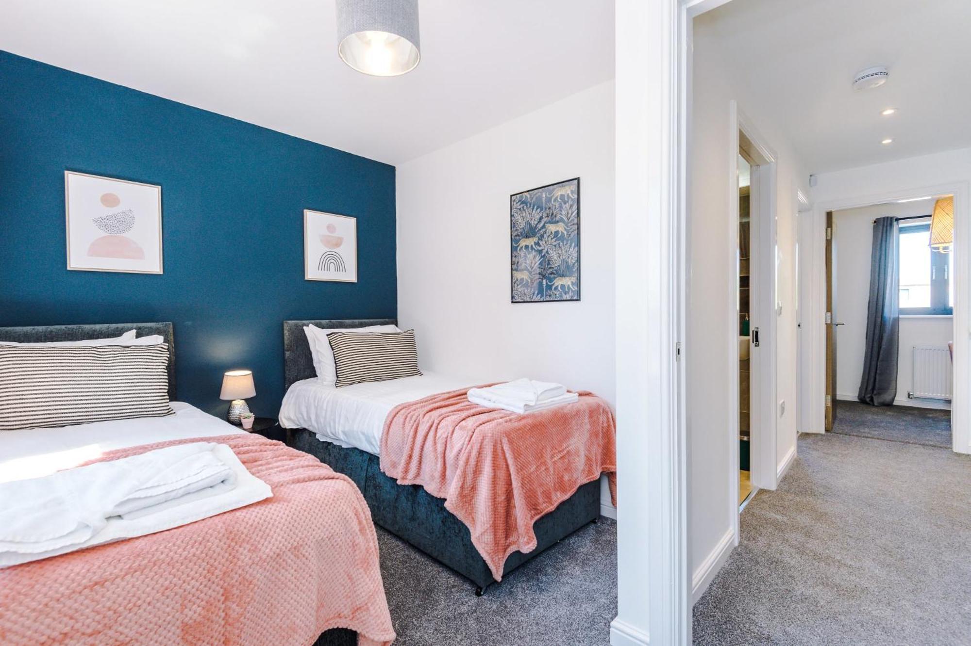 Villa Rest&Recharge At Waterway House Manchester Esterno foto