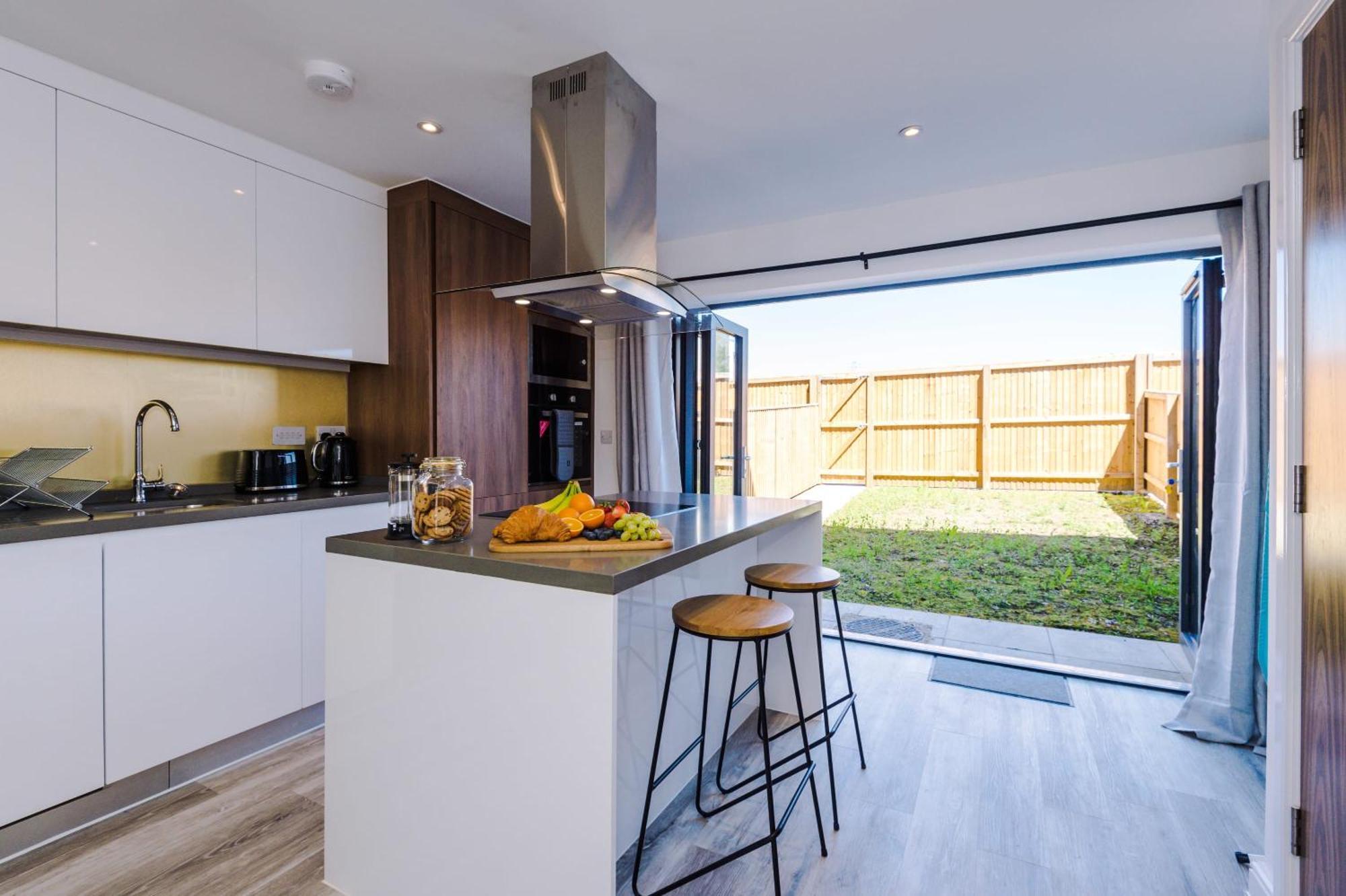 Villa Rest&Recharge At Waterway House Manchester Esterno foto