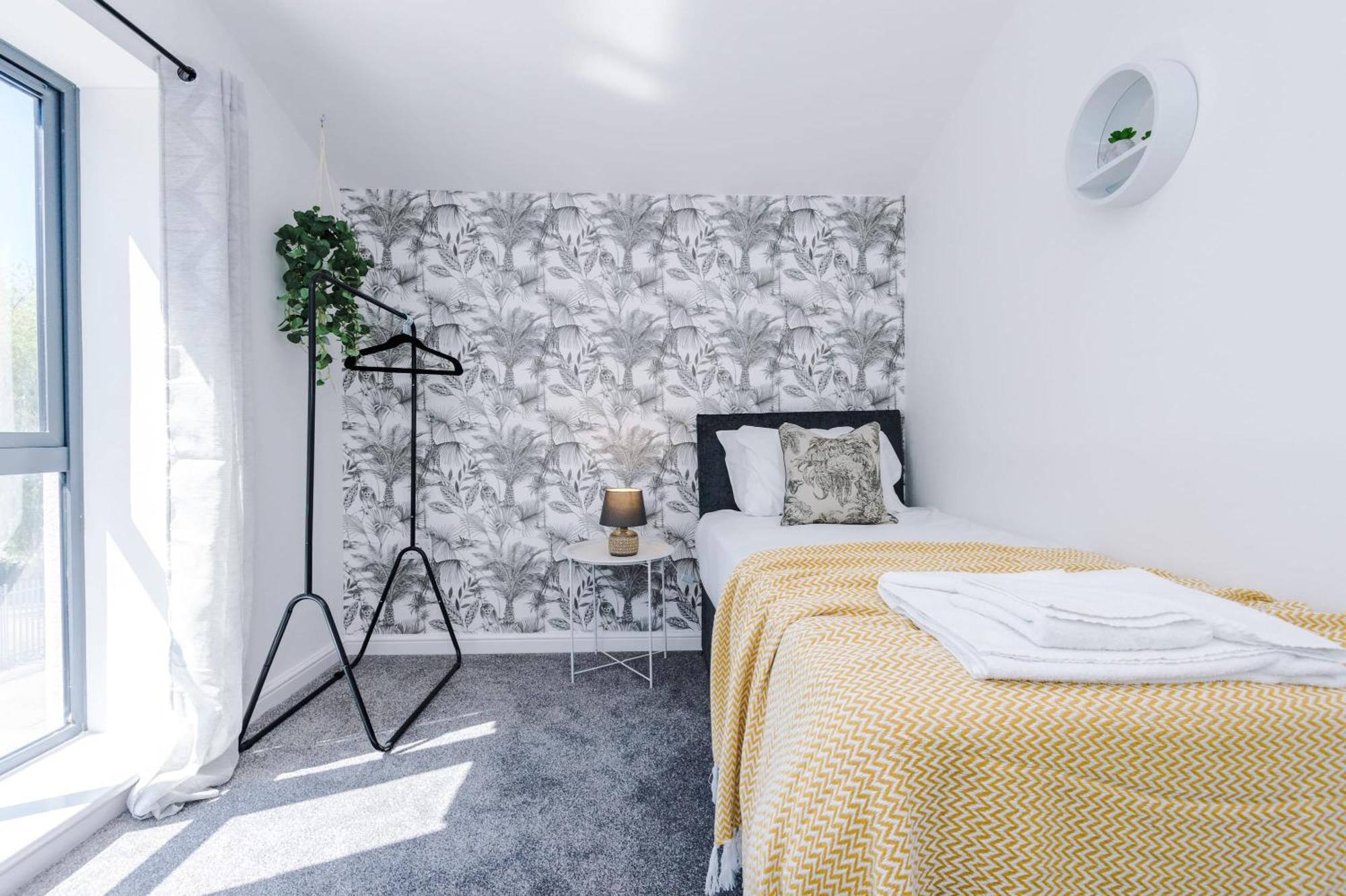 Villa Rest&Recharge At Waterway House Manchester Esterno foto