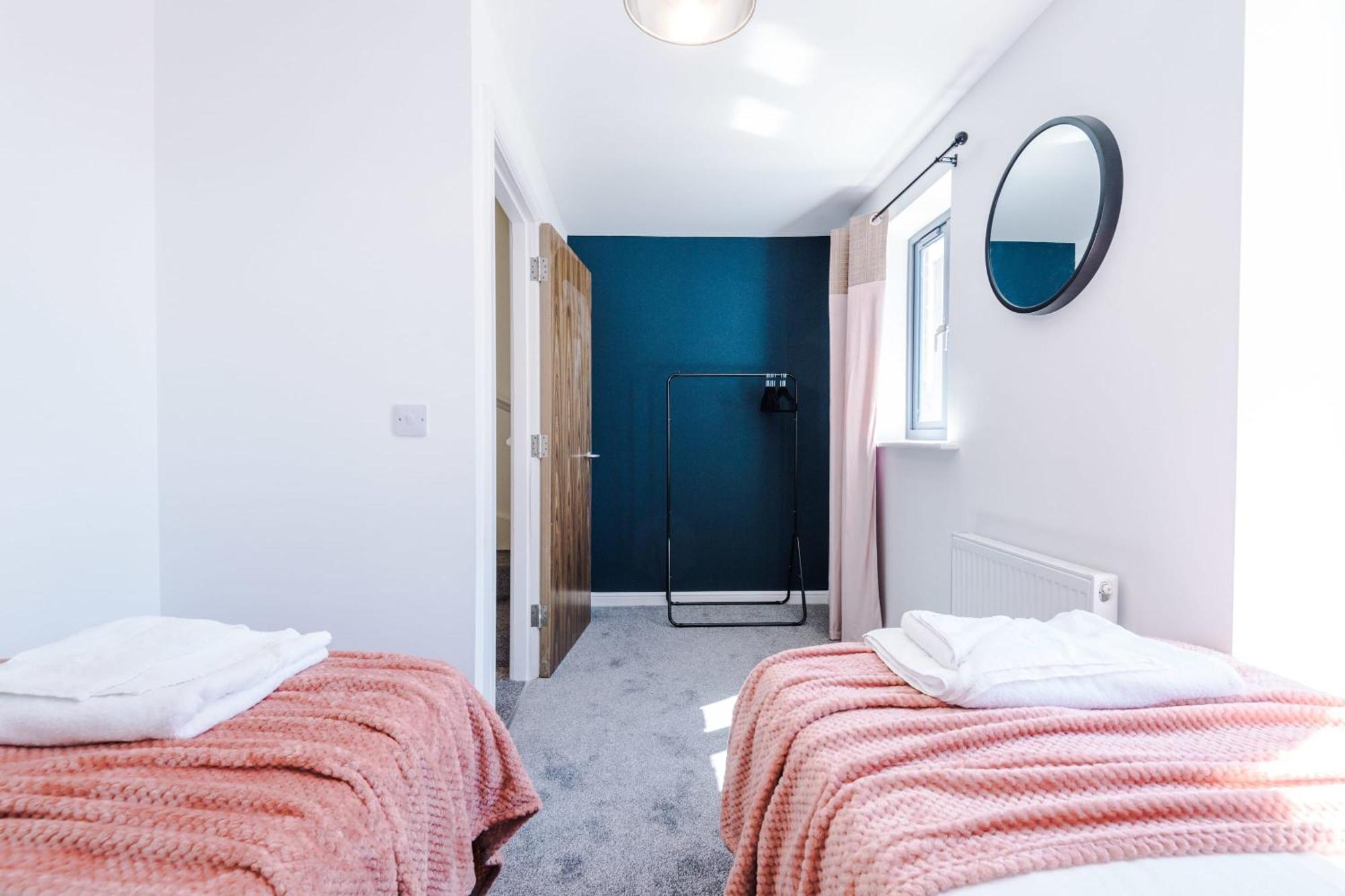 Villa Rest&Recharge At Waterway House Manchester Esterno foto