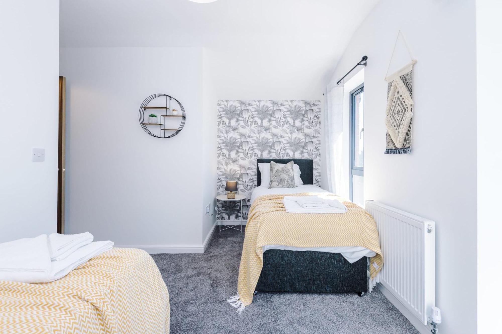 Villa Rest&Recharge At Waterway House Manchester Esterno foto