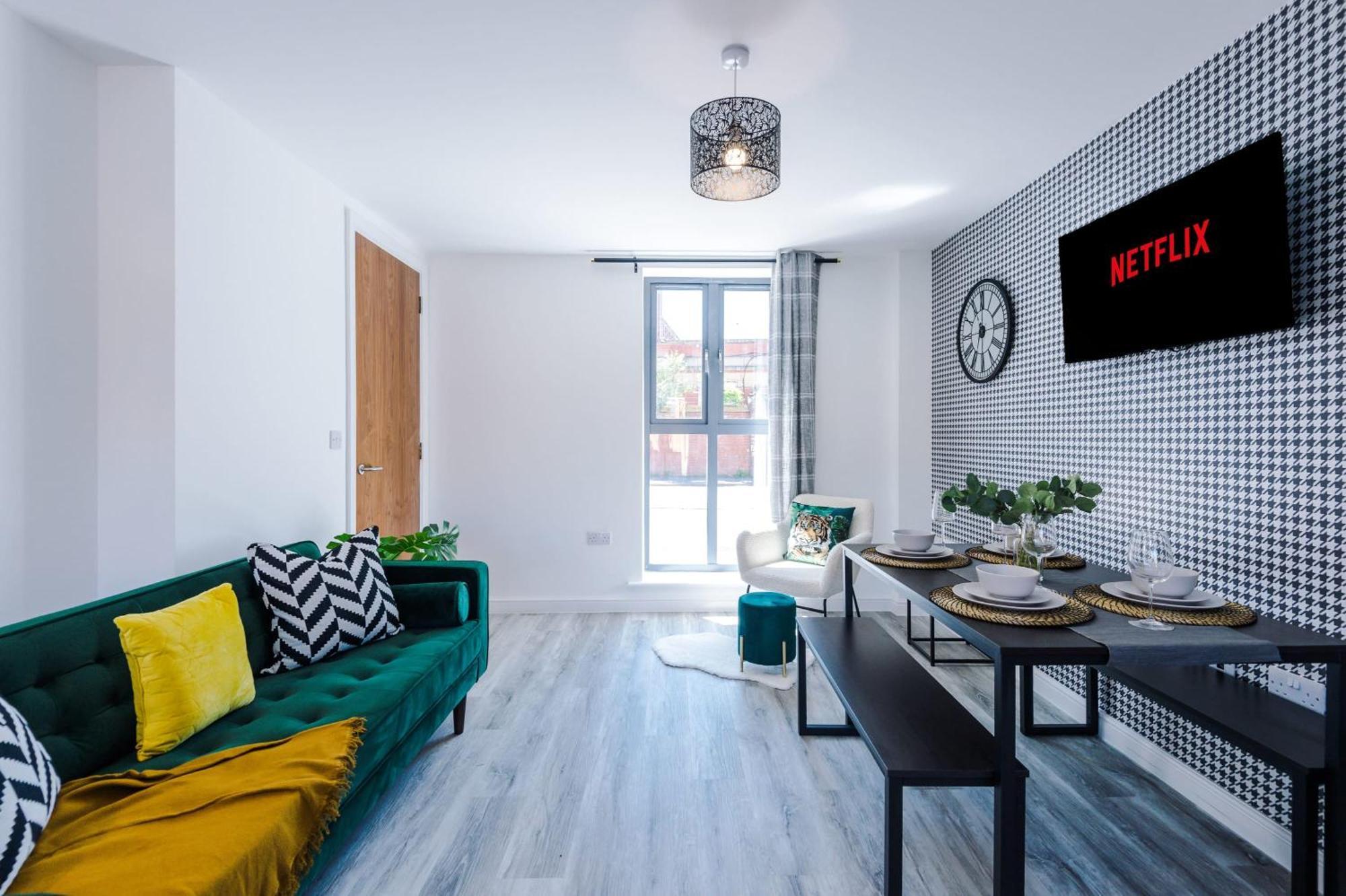 Villa Rest&Recharge At Waterway House Manchester Esterno foto