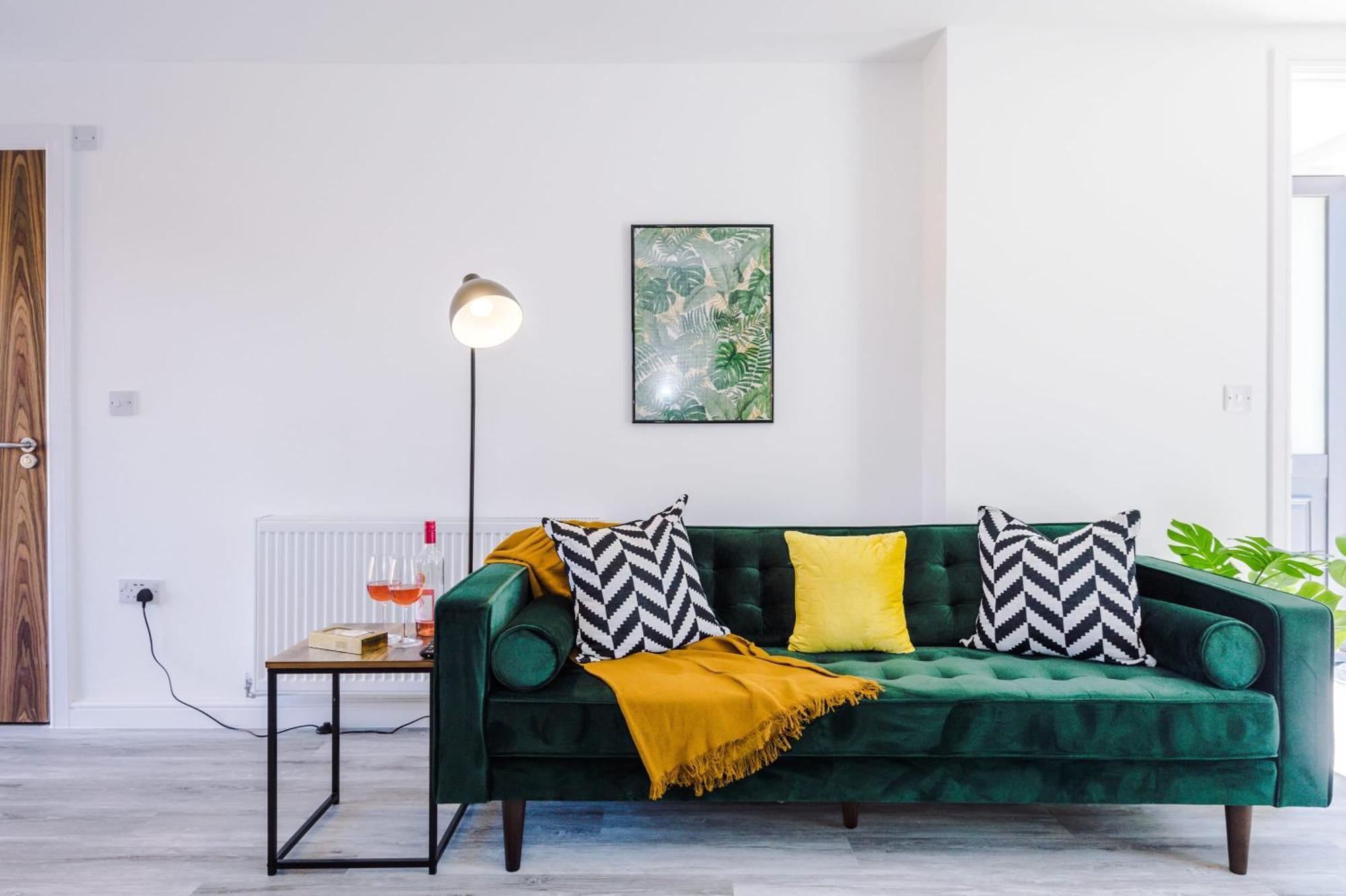 Villa Rest&Recharge At Waterway House Manchester Esterno foto