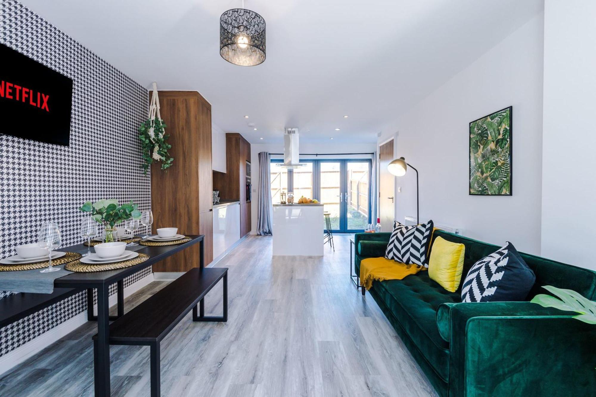 Villa Rest&Recharge At Waterway House Manchester Esterno foto